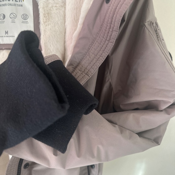 HOLLISTER ALL-WEATHER FAUX FUR-LINED BOMBER JACKET - Picture 6 of 8